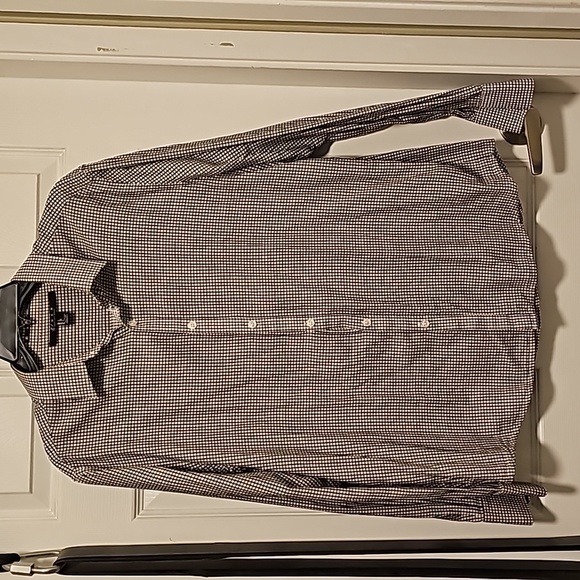 Forever21 Men's buttoned down checkered shirt - Picture 2 of 5